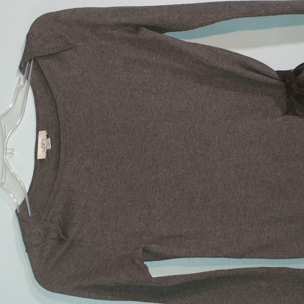 LOFT Gray Long Sleeve Sweater with Bow Accent Size Small/Medium